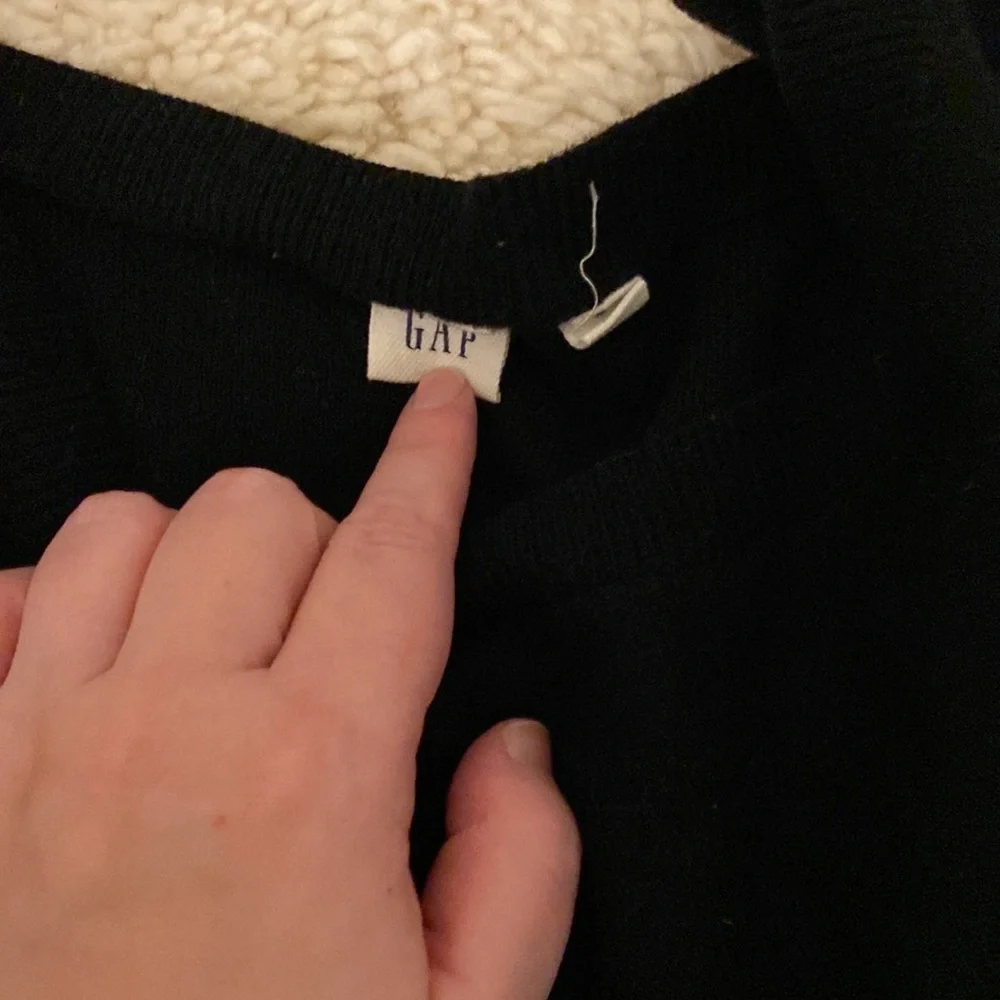 Gap Ruffle Sweater - Picture 3 of 4